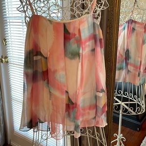 Sleeveless, flowing top